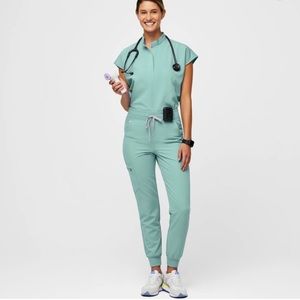 FIGS RAFAELA OVERSIZED SCRUB TOP Size Small